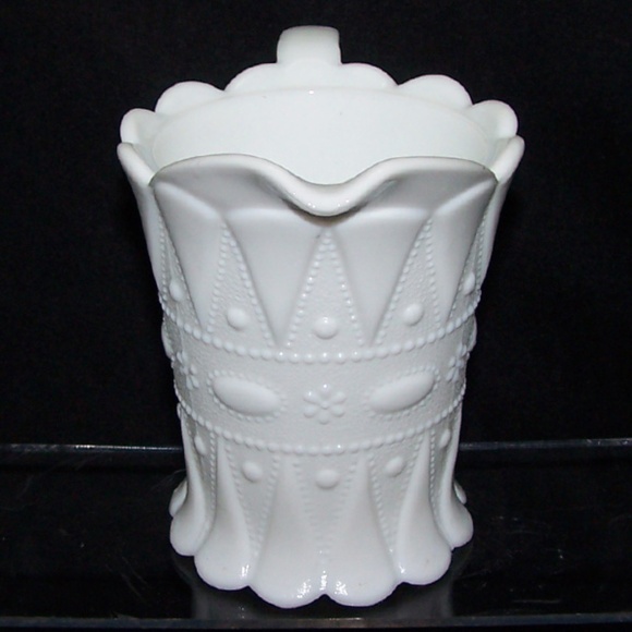 VTG Kemple "Lace and Dewdrop" Milk Glass Creamer - Picture 4 of 9